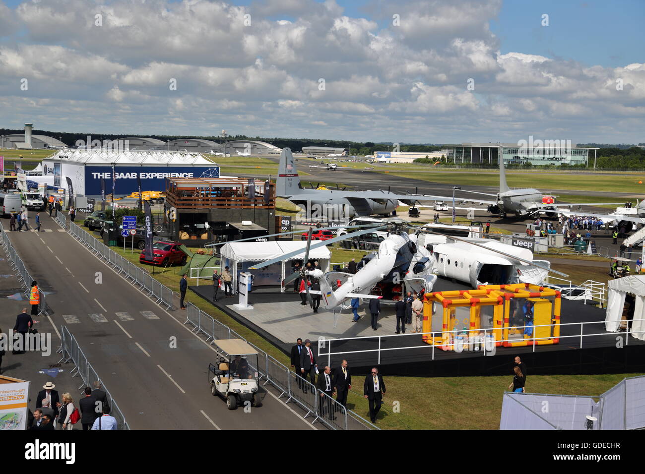 Aussteller aus der ganzen Welt versammelten sich zum Farnborough International Airshow 2016 Stockfoto