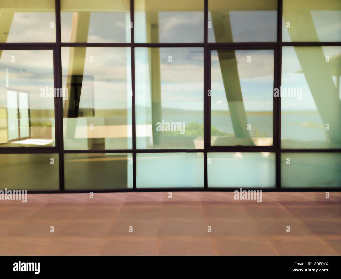 Unscharfen Hintergrund moderne Fenster Glas Teller oder Glas Wand Bürotrennwand Stockfoto