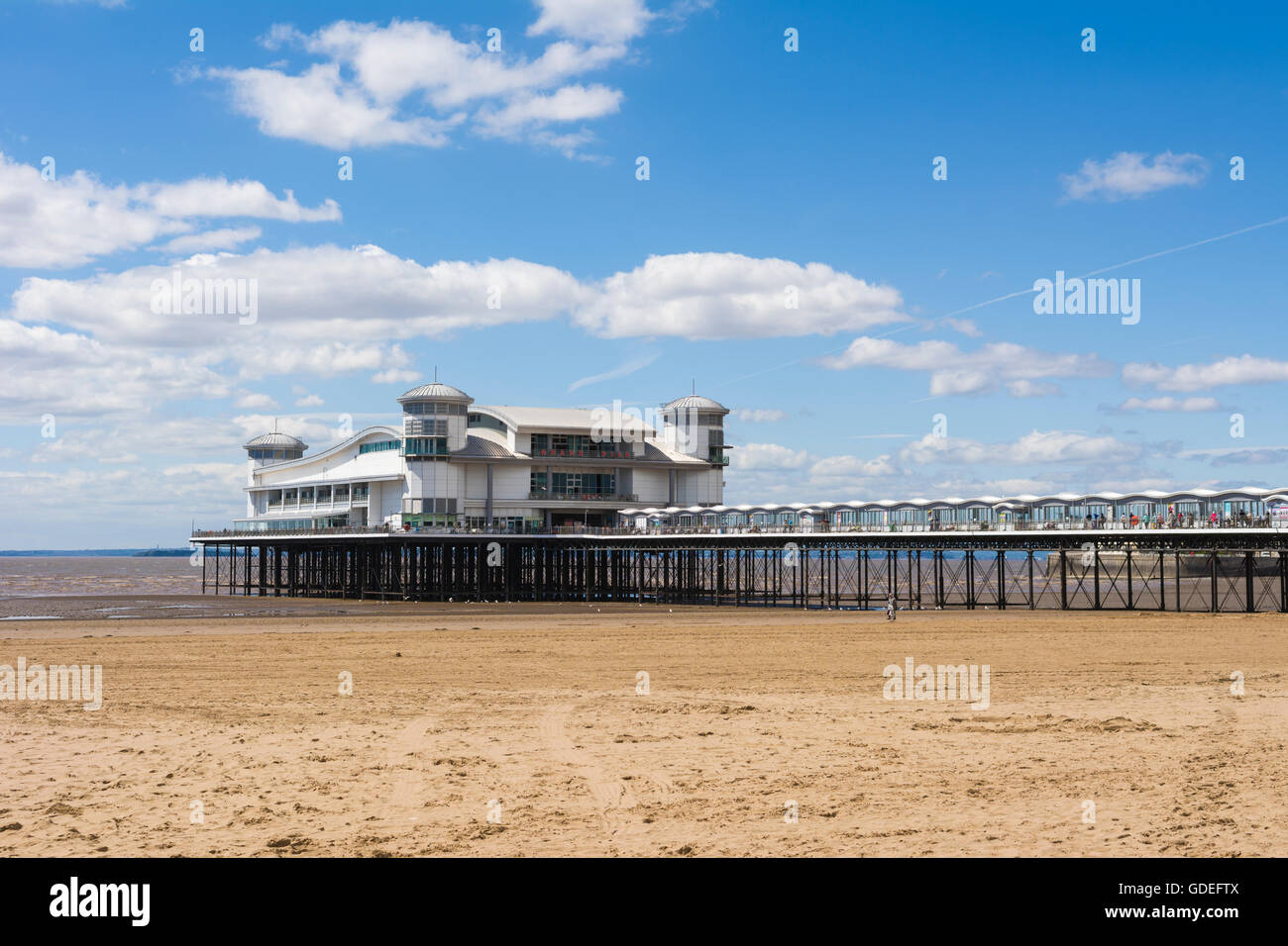 Die Grand Pier am Clifton Beach, North Somerset, England Stockfoto