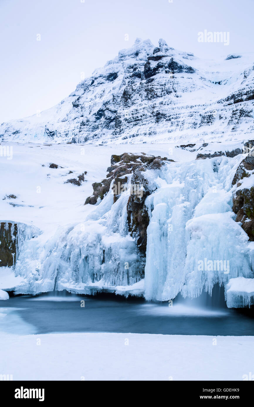 Nahaufnahme von gefrorenen Kirkjufellfoss Wasserfall, Grundafjordur, Island Stockfoto