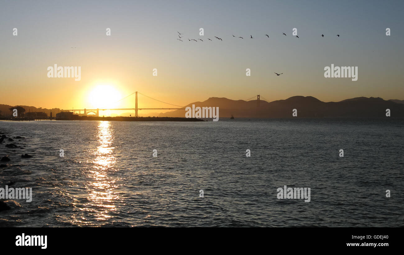 Golden Gate Bridge bei Sonnenuntergang, San Francisco, California, Vereinigte Staaten von Amerika Stockfoto