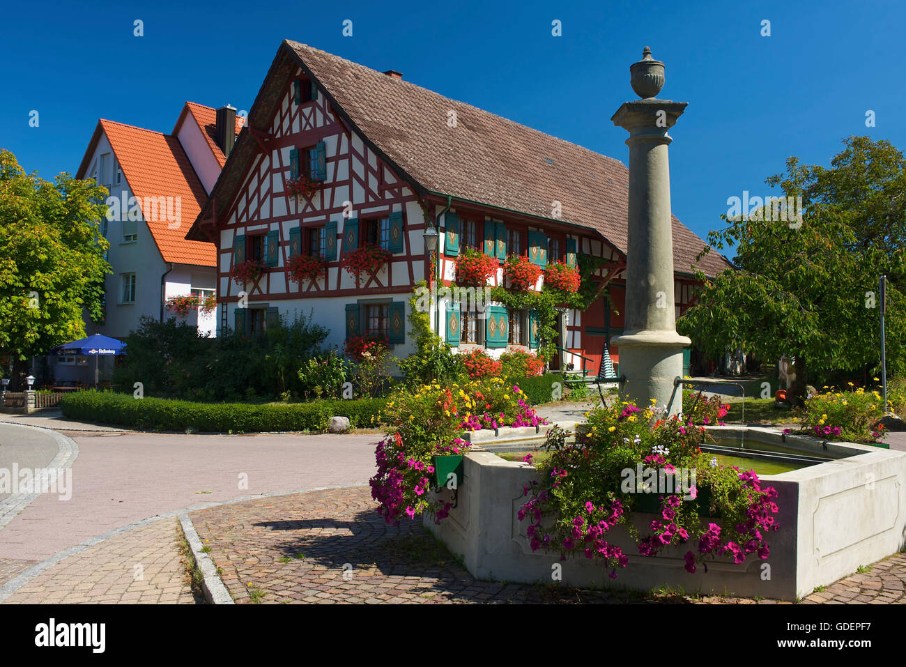 Halbe Fachwerkhaus auf der Halbinsel Hoeri, Bodensee, Baden-Württemberg, Deutschland Stockfoto
