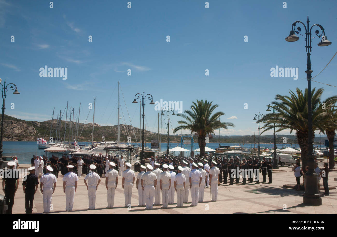 Italien, Sardinien, La Bittermandelaroma Insel Marineoffiziere Rang Präsentation vergibt. Stockfoto