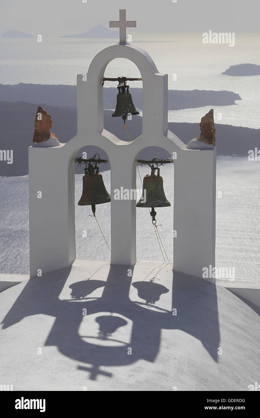 Kapelle Agios Georgios, Imerovigli, Santorin, Kykladen, Griechenland / Glocken Stockfoto