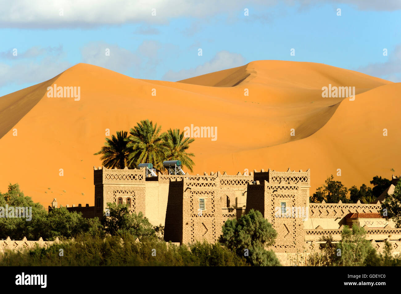 Marokko, Afrika, Wüste Erg Chebbi, Dünen, Kasbah Hotel Stockfoto