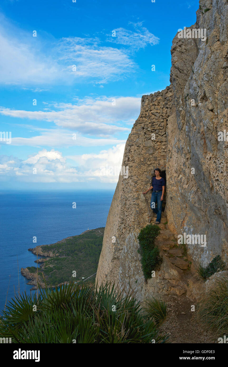 Trekking, Mirador de Penya Rotja, Badia de Pollenca, Mallorca, Balearen, Spanien-Herr Stockfoto