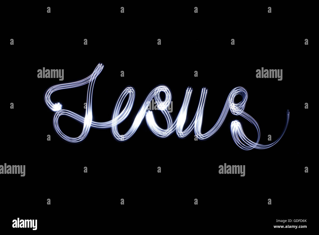 Foto von einer Zeichnung des Wortes Jesus mit Langzeitbelichtung Effekt Licht Stockfoto