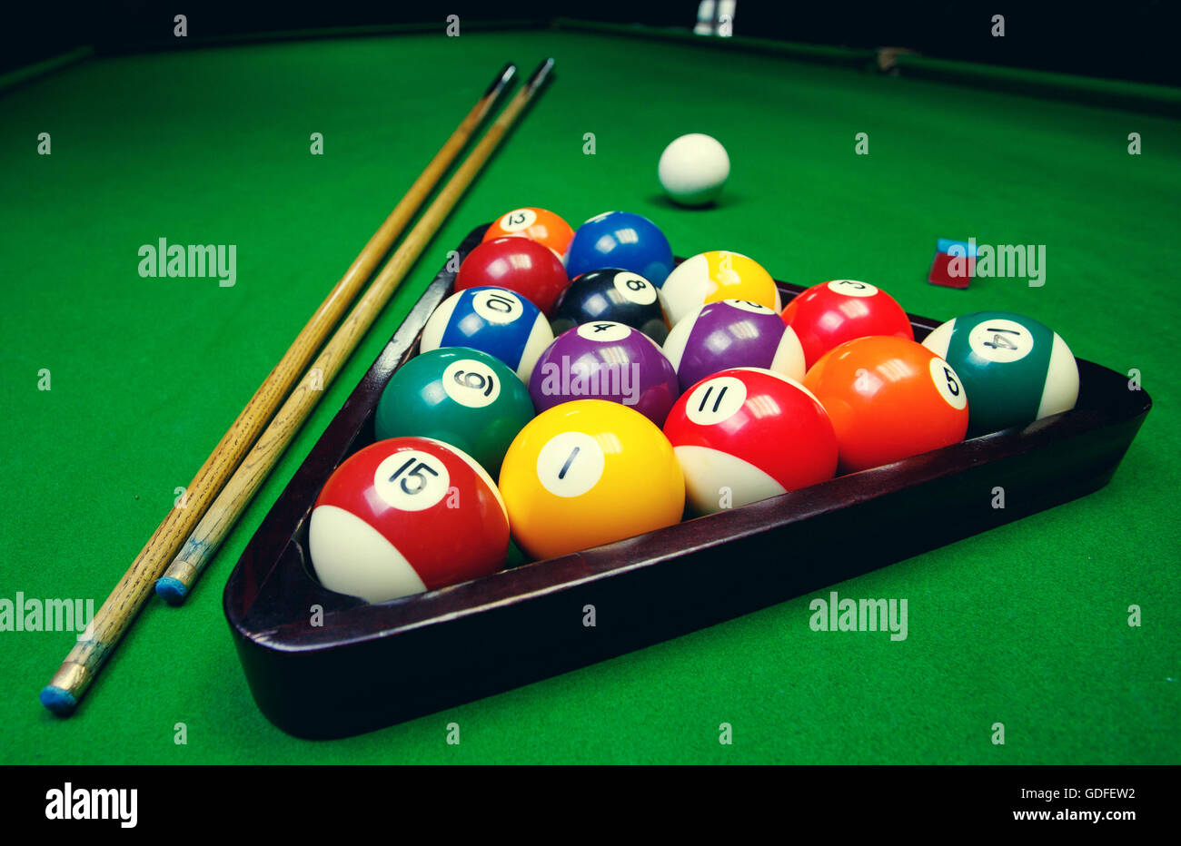 Billard-Kugeln-Pool am grünen Tisch Stockfoto