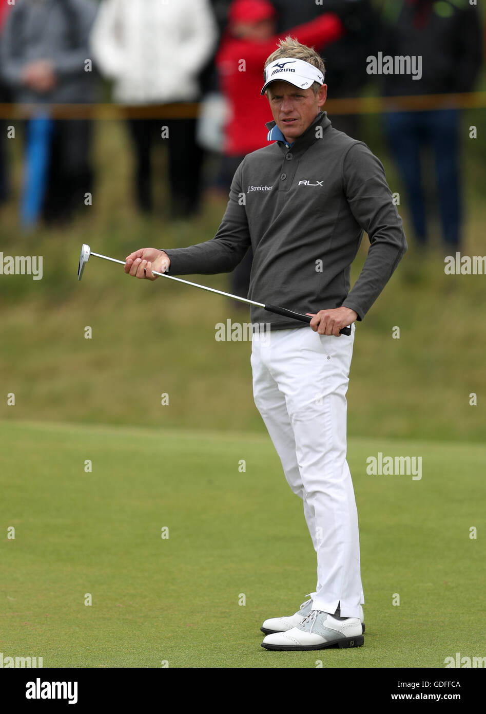 Am dritten Tag der Open Championship 2016 im Royal Troon Golf Club, South Ayrshire, platzt Englands Luke Donald auf das vierte Grün. DRÜCKEN SIE VERBANDSFOTO. Bilddatum: Samstag, 16. Juli 2016. Siehe PA Geschichte GOLF Open. Bildnachweis sollte lauten: David Davies/PA Wire. Stockfoto