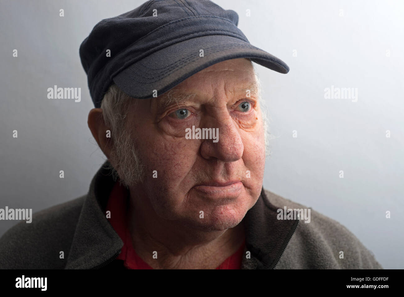 84 Jahre Fred Garnham mit perfekte Sicht nach einer Katarakt-Operationen an beiden Augen Stockfoto