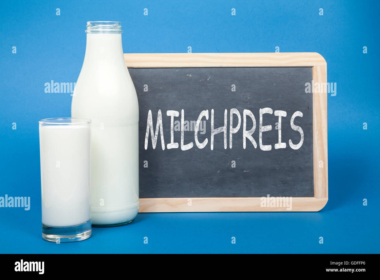 Milchpreis (geschrieben in deutscher Sprache) Stockfoto
