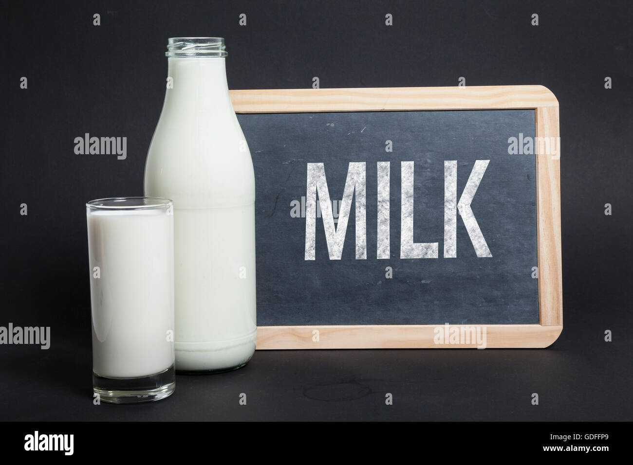 Milch auf Tafel geschrieben Stockfoto