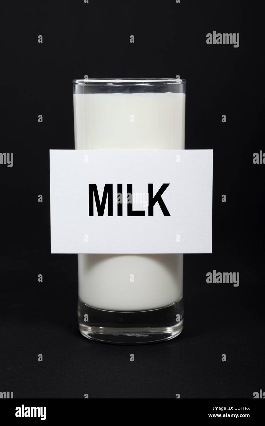 Milch auf Glas Milch Stockfoto