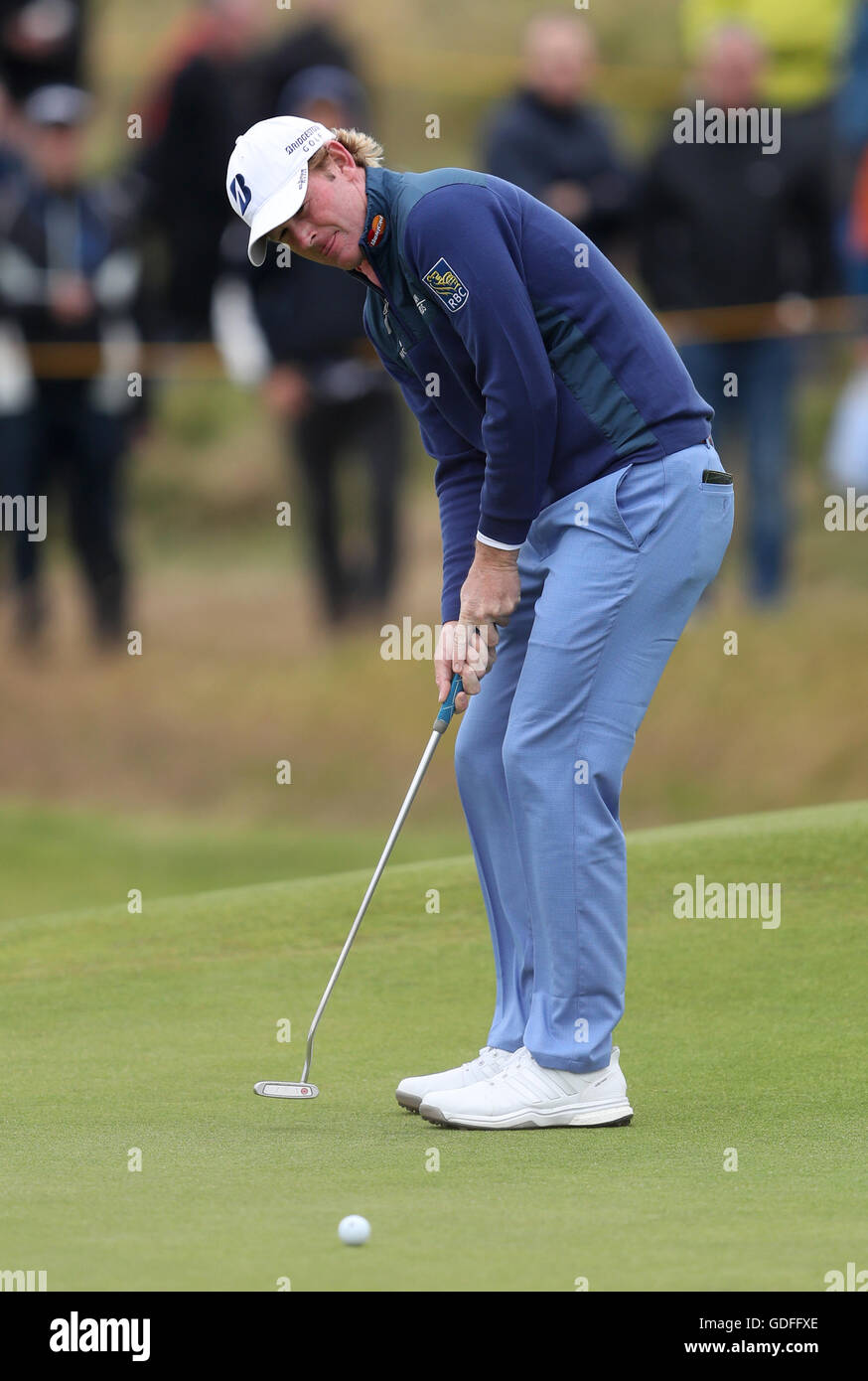 USAS Brandt Snedeker putts auf dem Grün während Tag drei der The Open Championship 2016 im Royal Troon Golf Club, South Ayrshire. PRESSEVERBAND Foto. Bild Datum: Samstag, 16. Juli 2016. Vgl. PA Geschichte GOLF Open. Bildnachweis sollte lauten: David Davies/PA Wire. Einschränkungen: Nur zur redaktionellen Verwendung. Keine kommerzielle Nutzung. Standbild-Gebrauch bestimmt. Die Open Championship Logo und klare Verbindung zu The Open Website (TheOpen.com) auf Website-Veröffentlichung enthalten sein. Rufen Sie + 44 (0) 1158 447447 für weitere Informationen. Stockfoto