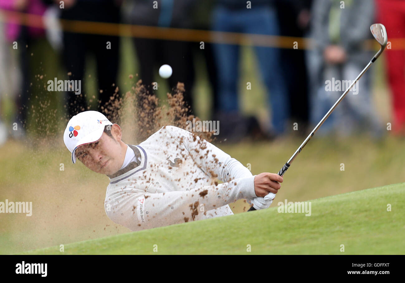 Südkoreas Soomin Lee spielt aus dem Bunker tagsüber drei von The Open Championship 2016 im Royal Troon Golf Club, South Ayrshire. PRESSEVERBAND Foto. Bild Datum: Samstag, 16. Juli 2016. Vgl. PA Geschichte GOLF Open. Bildnachweis sollte lauten: David Davies/PA Wire. Einschränkungen: Nur zur redaktionellen Verwendung. Keine kommerzielle Nutzung. Standbild-Gebrauch bestimmt. Die Open Championship Logo und klare Verbindung zu The Open Website (TheOpen.com) auf Website-Veröffentlichung enthalten sein. Rufen Sie + 44 (0) 1158 447447 für weitere Informationen. Stockfoto