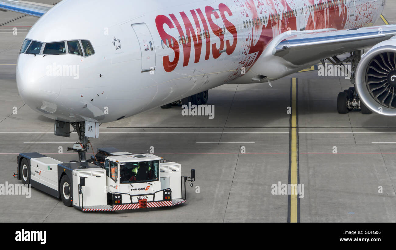 SWISS International Airlines / SWISS Global Airlines, Boeing B777, Zürich, Flughafen, Sonderlackierung Stockfoto