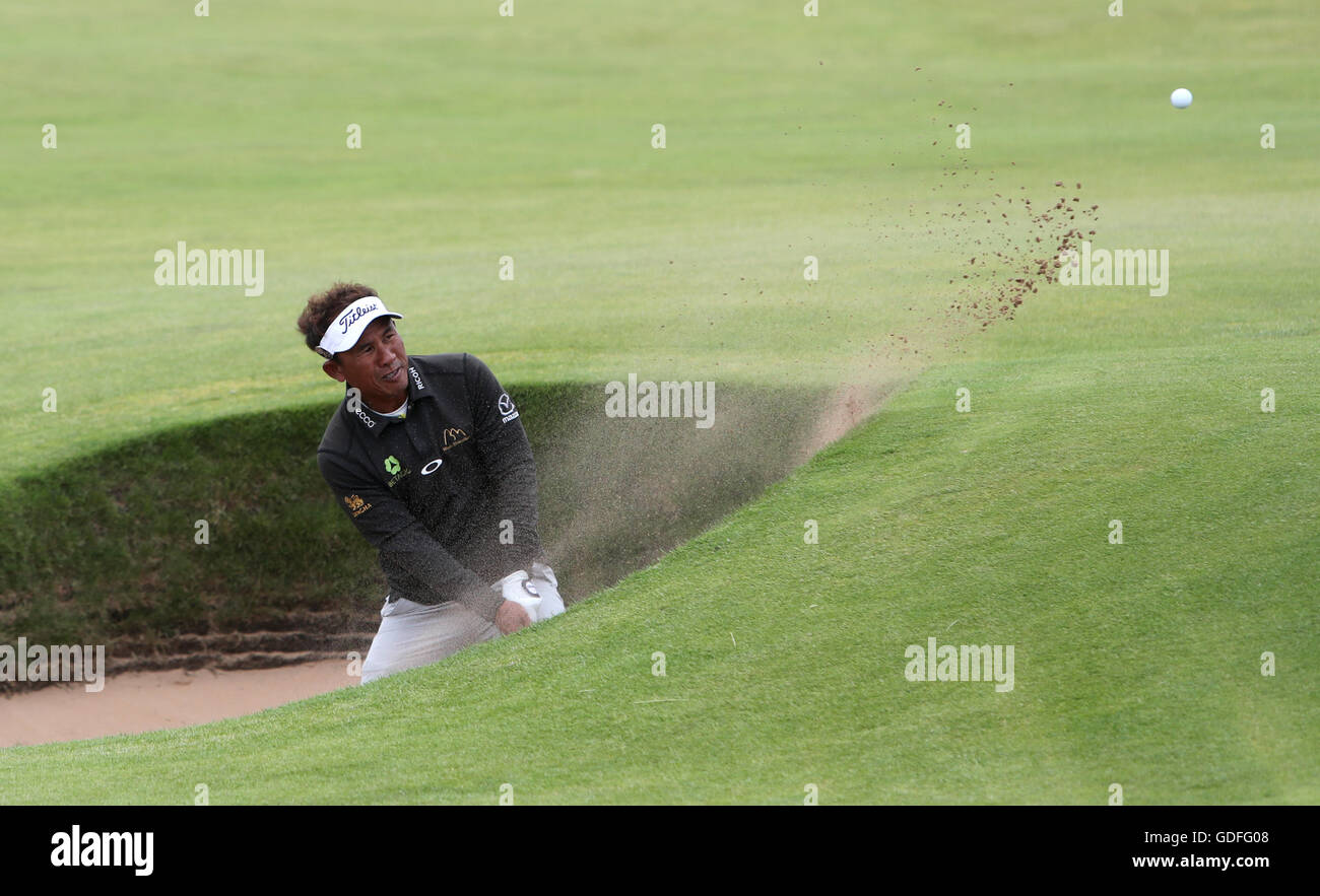 Thailands Thongchai Jaidee spielt aus dem Bunker tagsüber drei von The Open Championship 2016 im Royal Troon Golf Club, South Ayrshire. PRESSEVERBAND Foto. Bild Datum: Samstag, 16. Juli 2016. Vgl. PA Geschichte GOLF Open. Bildnachweis sollte lauten: David Davies/PA Wire. Einschränkungen: Nur zur redaktionellen Verwendung. Keine kommerzielle Nutzung. Standbild-Gebrauch bestimmt. Die Open Championship Logo und klare Verbindung zu The Open Website (TheOpen.com) auf Website-Veröffentlichung enthalten sein. Rufen Sie + 44 (0) 1158 447447 für weitere Informationen. Stockfoto
