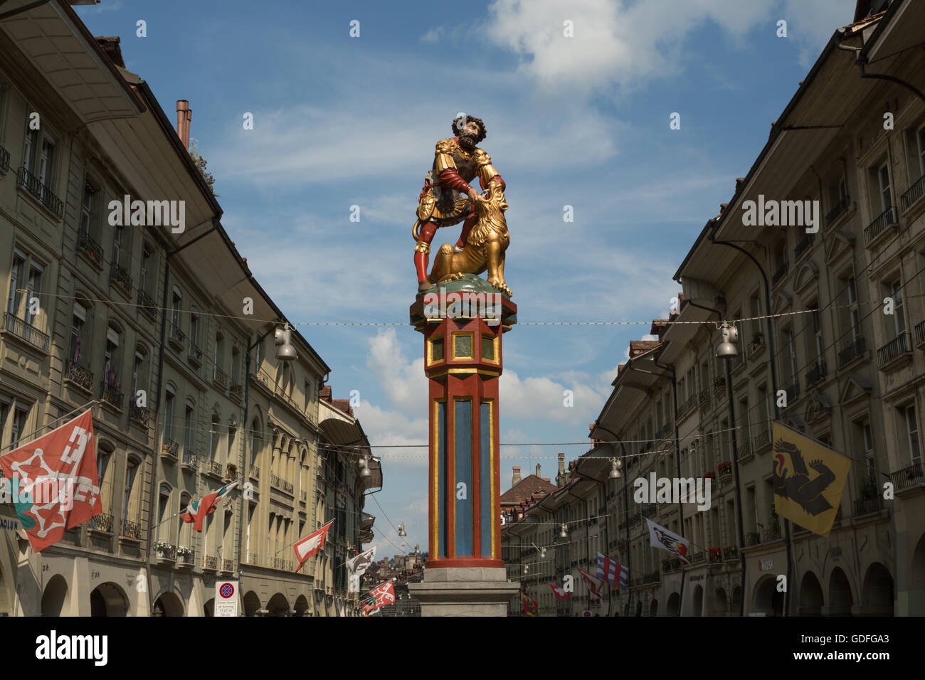 Ein Foto von der Samsonbrunnen auf th Kramgasse in Bern, Schweiz. Ein bekannter Schweizer Wahrzeichen. Stockfoto