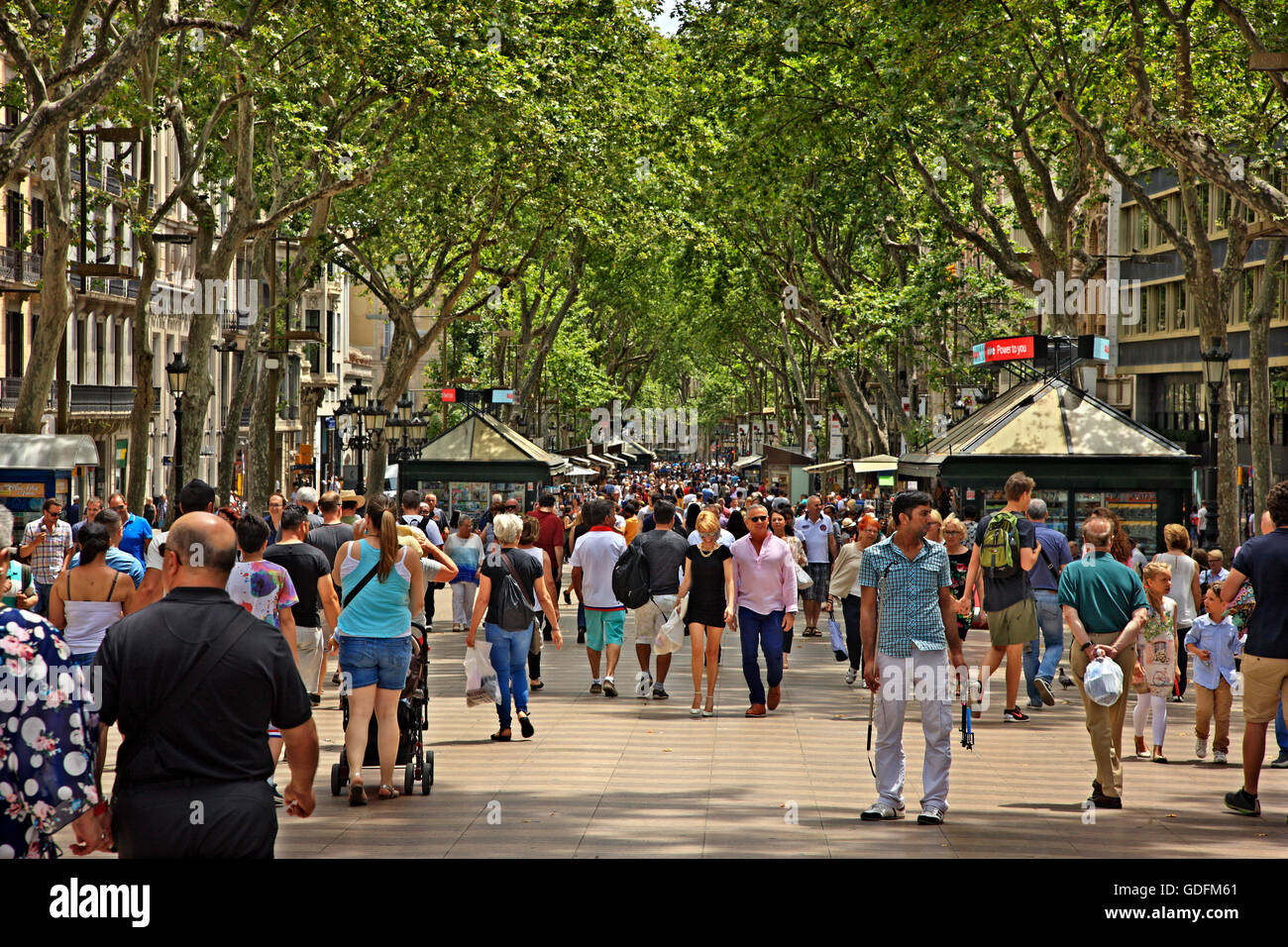 La Rambλa, die berühmteste Straße von Barcelona (und eine der berühmtesten der Welt), Katalonien, Spanien Stockfoto