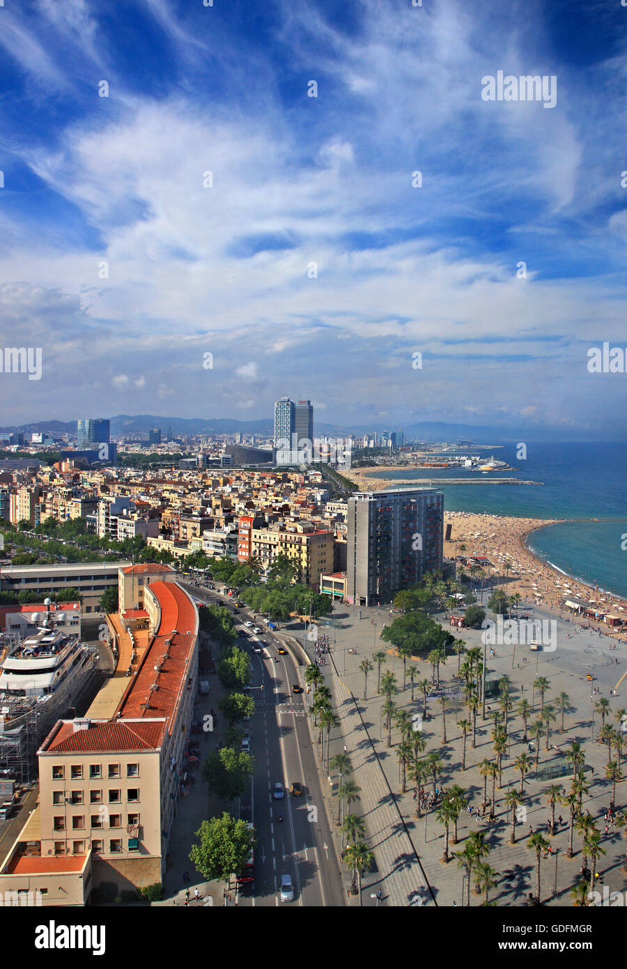 Die Barceloneta Barcelona, Katalonien, Spanien. Blick vom Torre de St. Sebastia - Miramar (Montjuic) Seilbahn Stockfoto