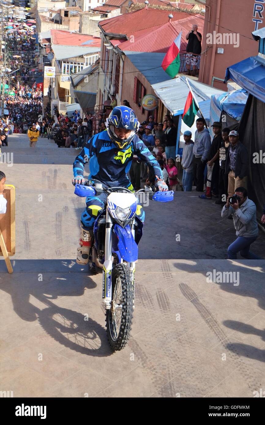 Wanderwege-Bike-Fahrer aufsteigende steile Treppe in Antananarivo, Madagaskar. Stockfoto