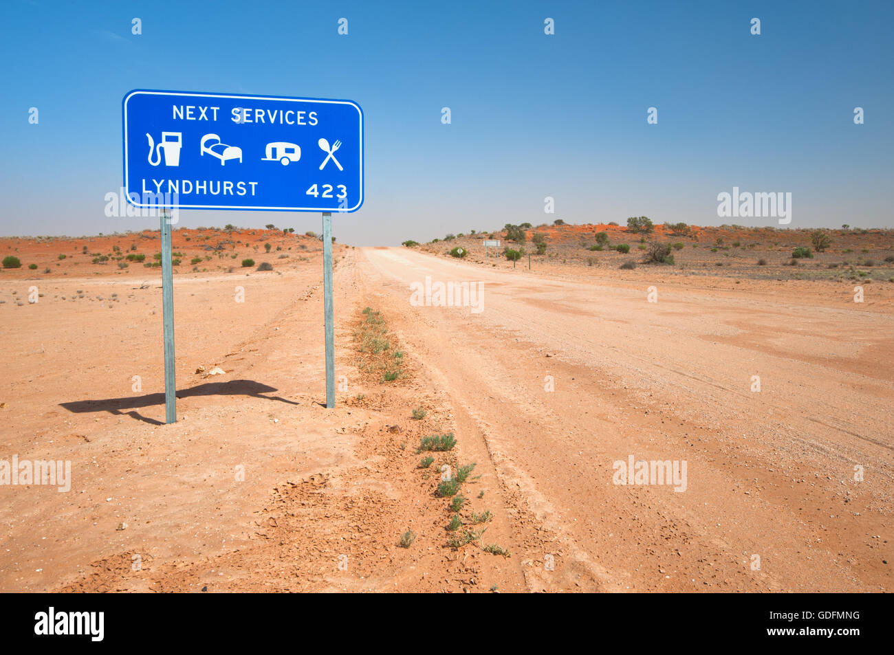 Straßenschild in South Australia Strzelecki-Wüste. Stockfoto