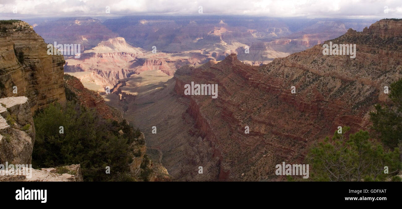 Einen Panoramablick über den Grand Canyon, Grand Canyon National Park, Arizona, USA. Stockfoto