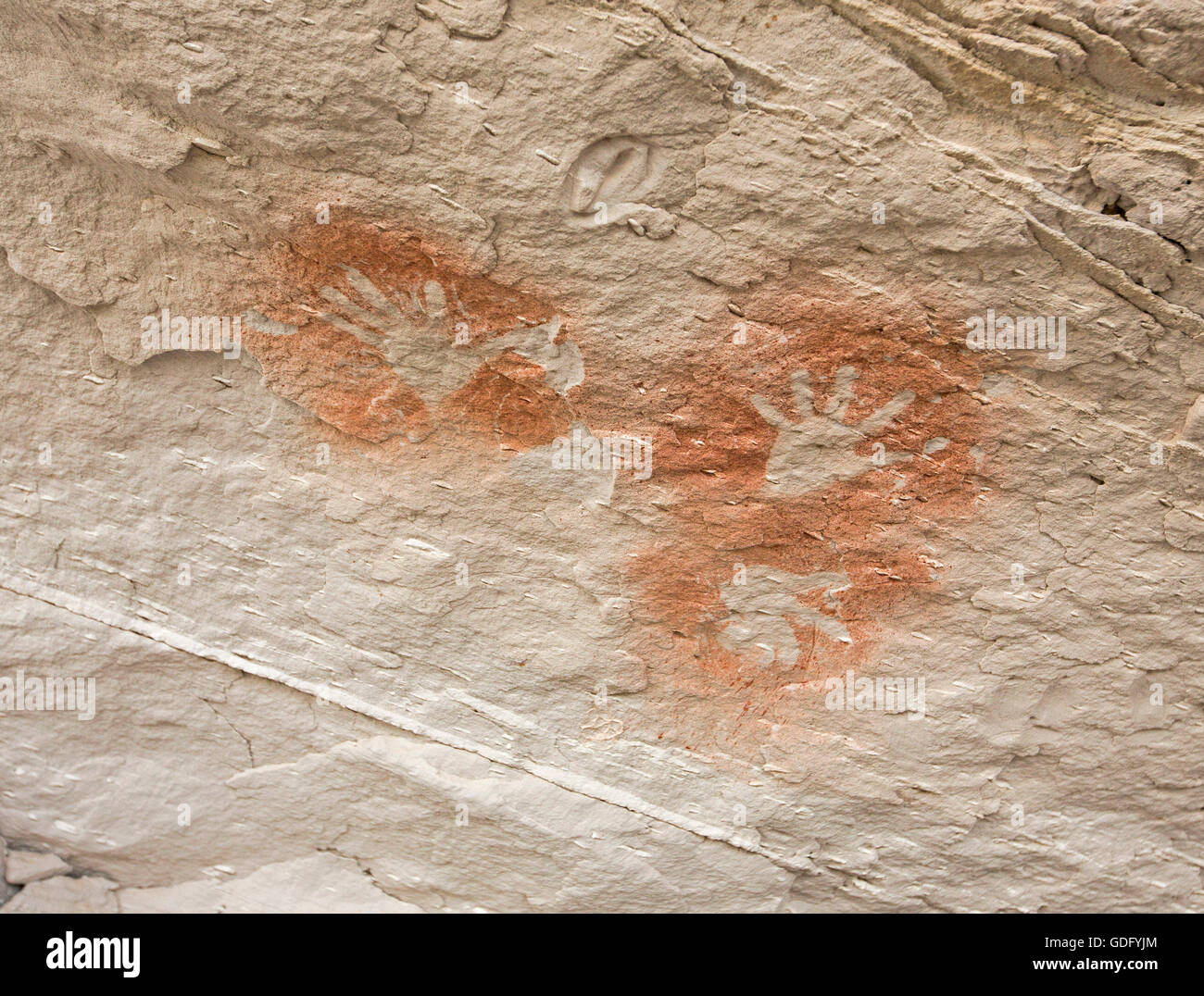 Alten Aborigine-Gemälde von Hands on Wand der Höhle am Berg Moffatt / Carnarvon National Park im Outback Australien Stockfoto