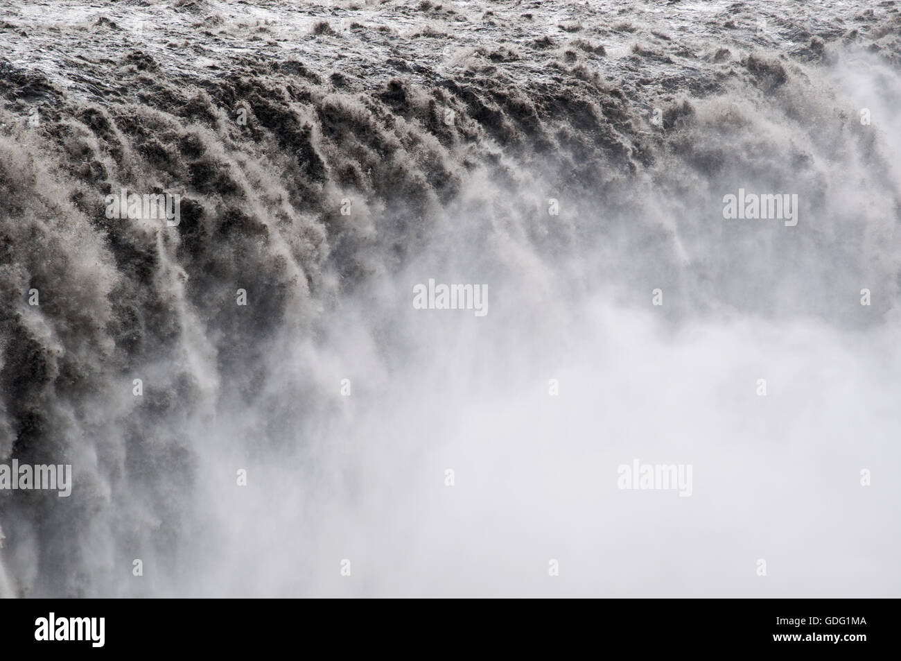 Island: Details der Dettifoss, einer der mächtigsten Wasserfall Europas, berühmt für seine außerirdische Landschaft Stockfoto