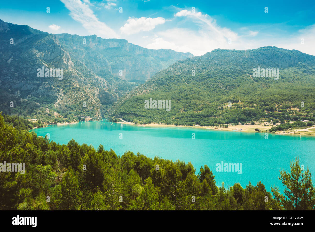 Wunderschöne Landschaft von St. Croix See in den Gorges Du Verdon in Süd-Ost-Frankreich. Provence-Alpes-Cote d ' Azur. Stockfoto