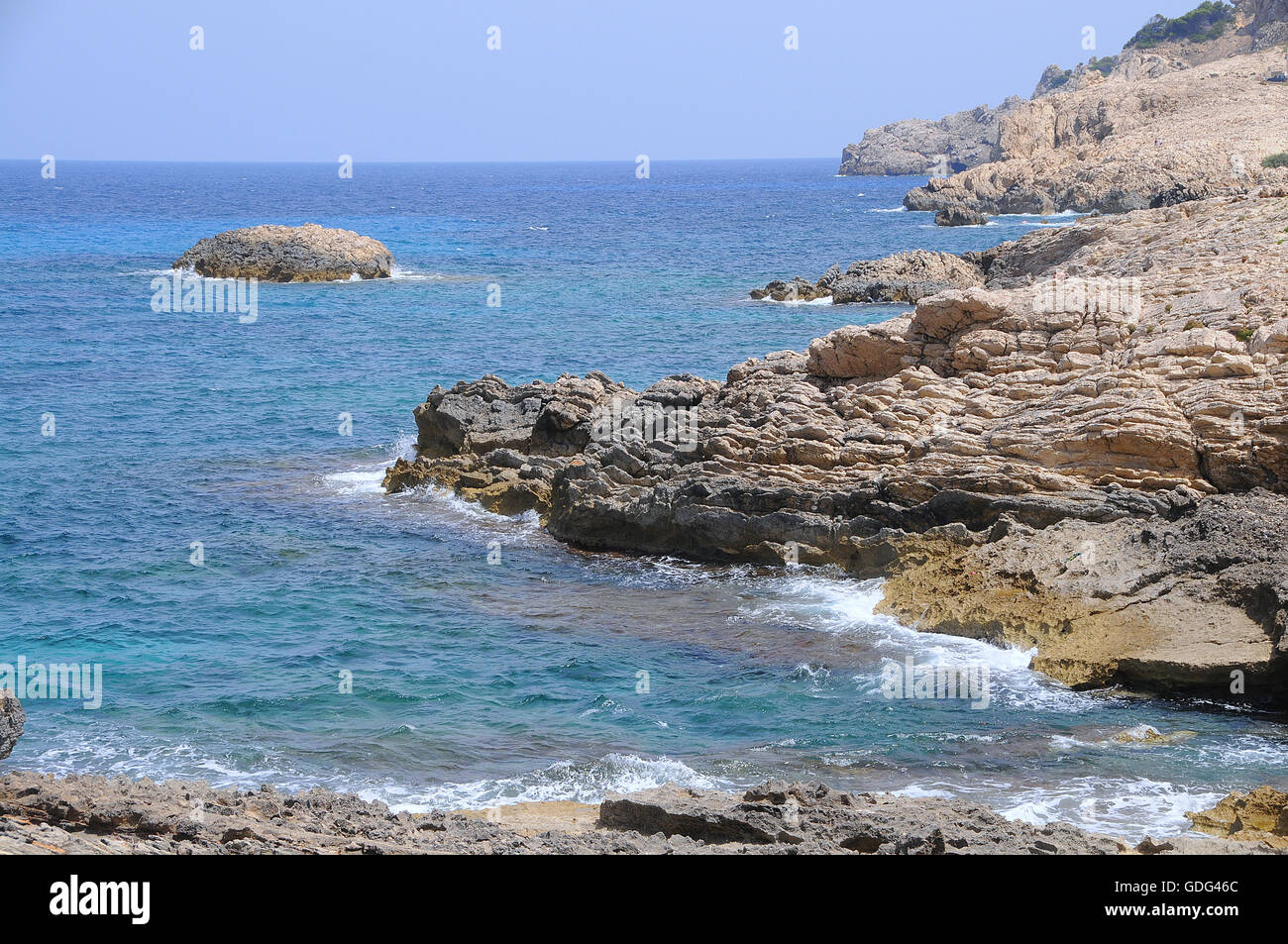 Klippen, Mittelmeer, blaues Wasser, klares Wasser Stockfoto