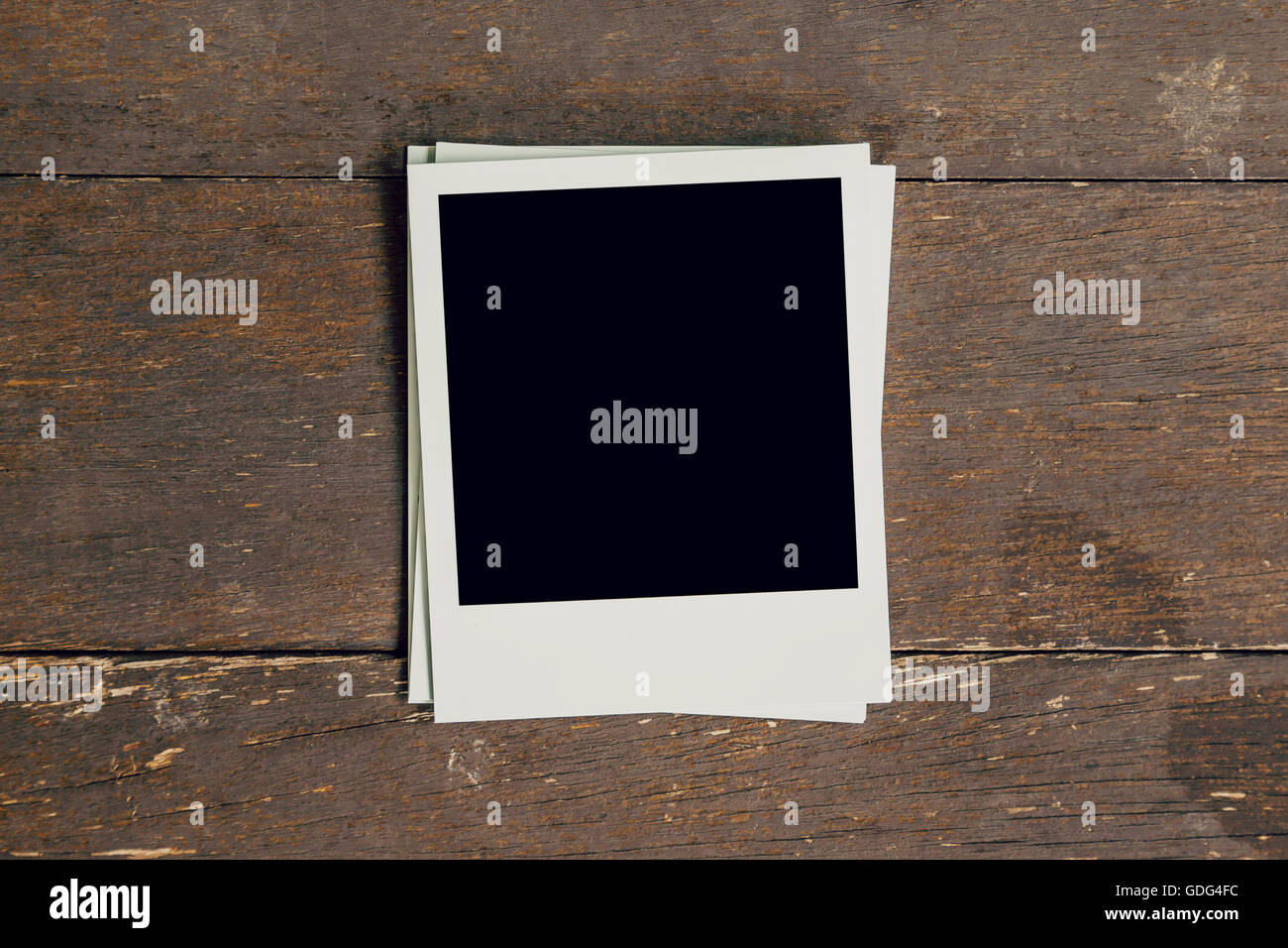Vintage Bilderrahmen auf alten Holz Hintergrund mit Platz leer Stockfoto