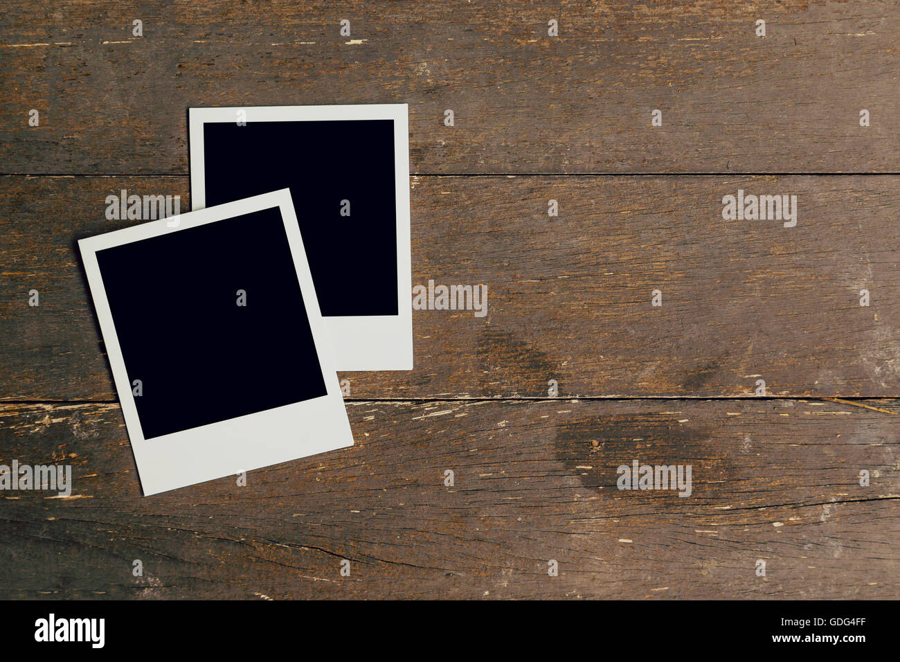 Vintage Bilderrahmen auf alten Holz Hintergrund mit Platz leer Stockfoto