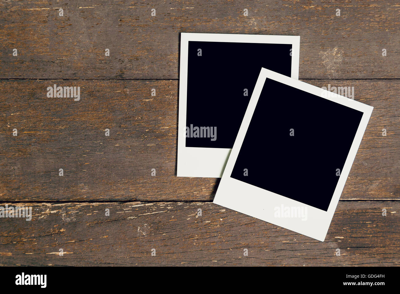 Vintage Bilderrahmen auf alten Holz Hintergrund mit Platz leer Stockfoto