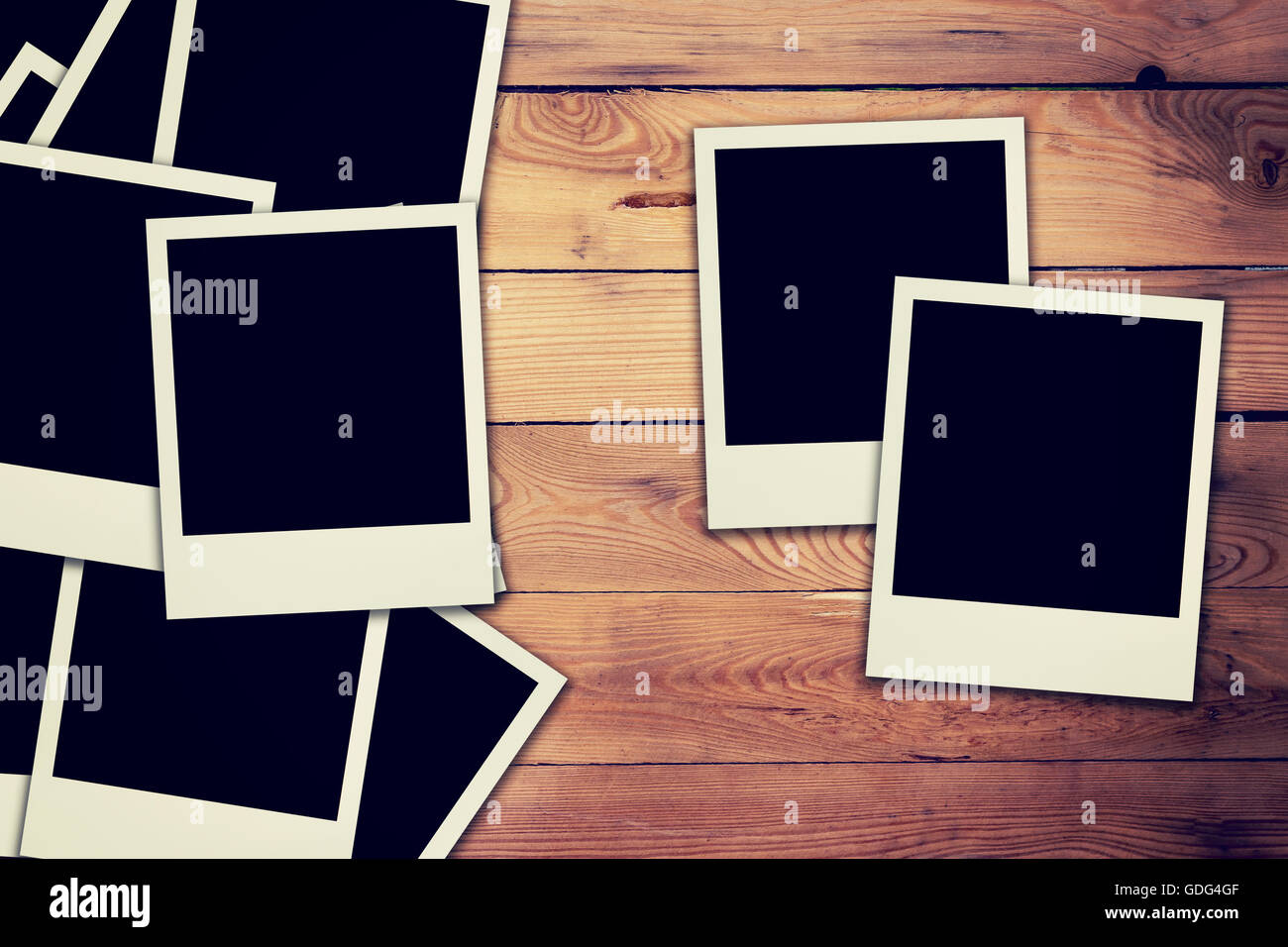 leere Rahmen Foto auf Holz Hintergrund und Textur mit Raum Stockfoto