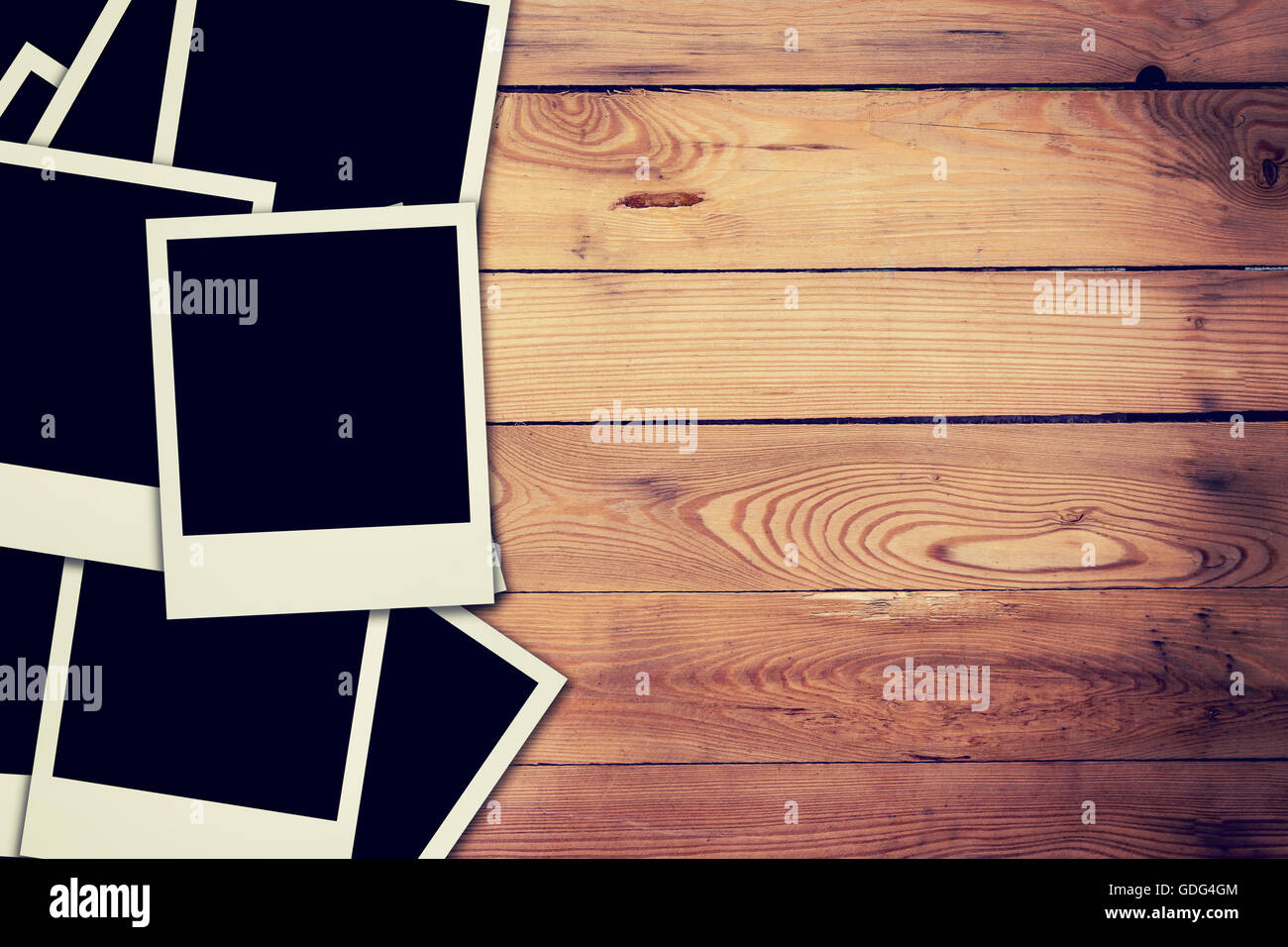 leere Rahmen Foto auf Holz Hintergrund und Textur mit Raum Stockfoto