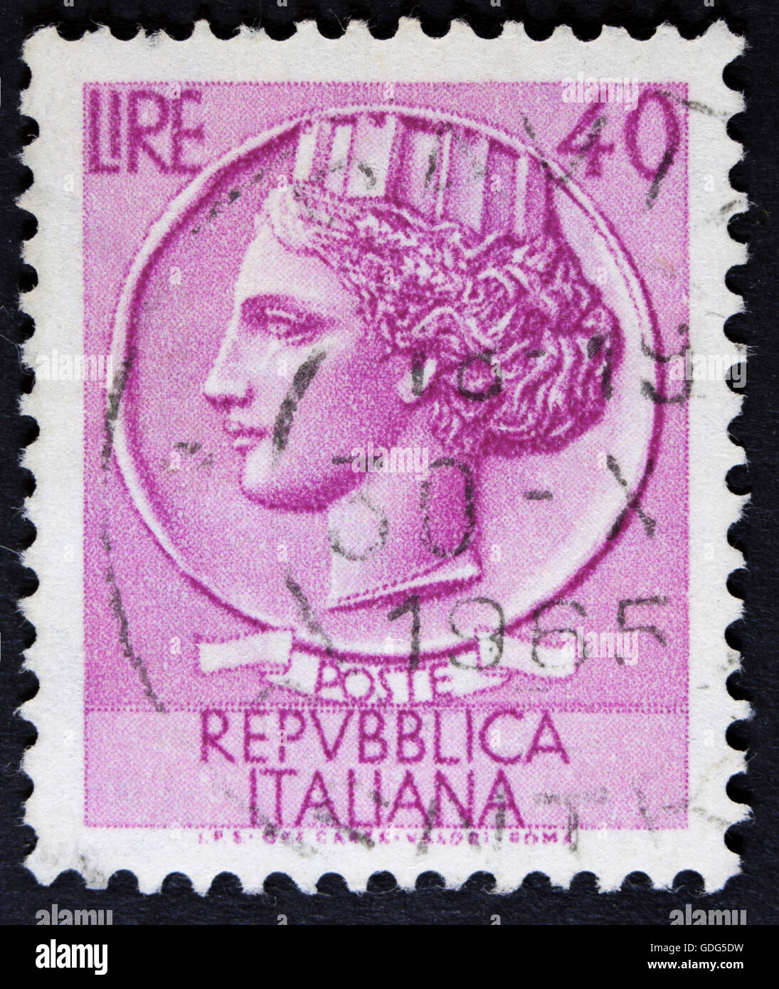Italien - ca. 1968: einen Stempel in Italien gedruckt zeigt eine Antike Münze von Syrakus, ohne Aufschrift, ca. 1968 Stockfoto