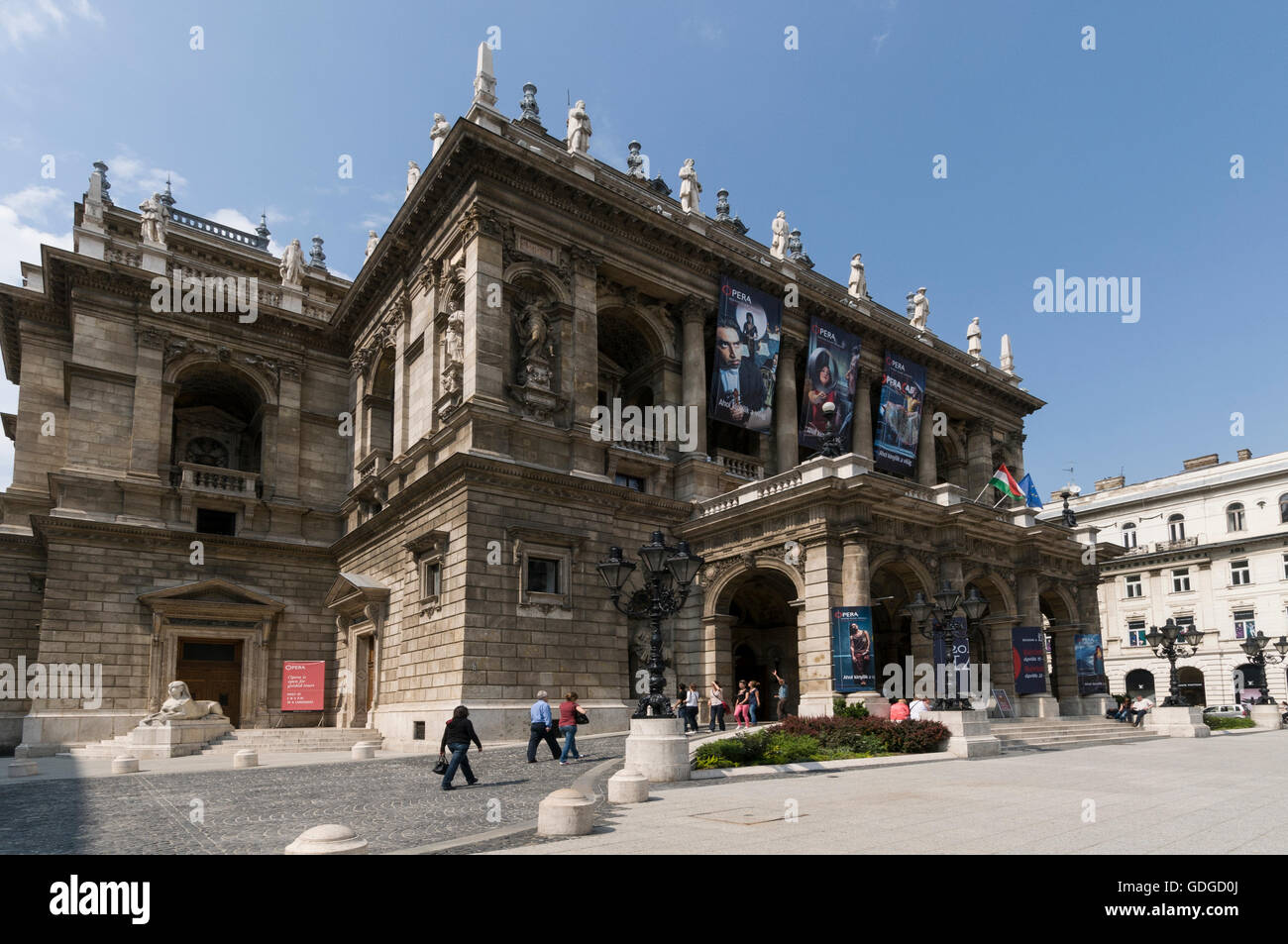 Die Ungarische Staatsoper ist ein Neorenaissance-Opernhaus und hat das gleiche Design wie in Wien in Österreich, ist aber klein Stockfoto