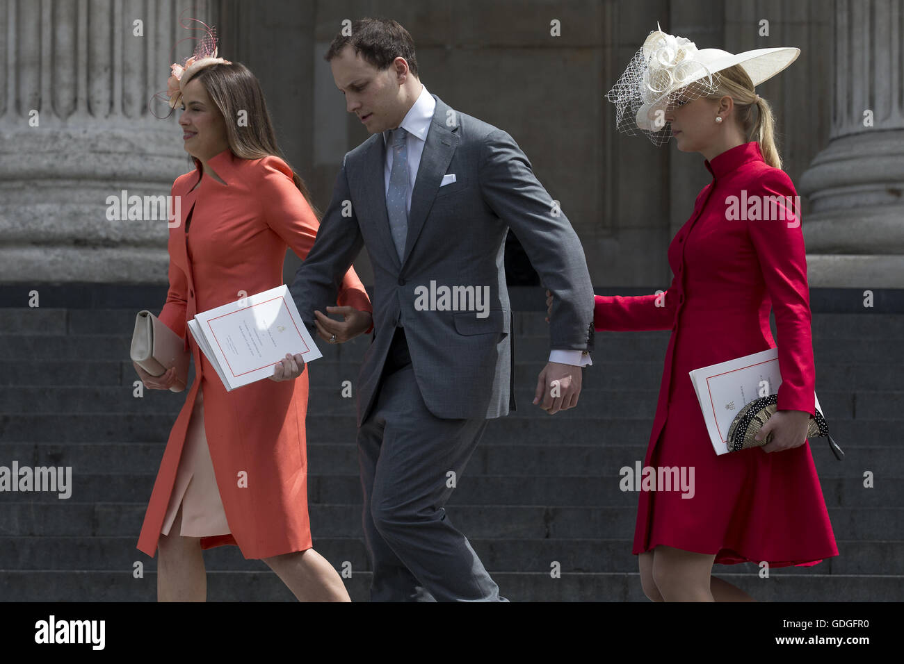 Seine Frau Sophie Winkleman (L) Lord Freddie Windsor (C) & Gabriella Windsor (R) lassen St. Pauls Cathedral in London. 10.06.16. Stockfoto