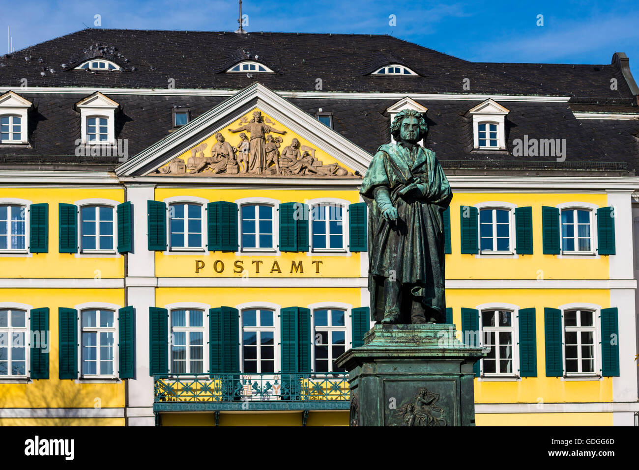Beethoven, Bonn, Figur aus Bronze, Architektur, Denkmal, Deutschland, Europa, Fassade, Fürstenbergisches Palais, Gebäudefassade, Haupt Stockfoto