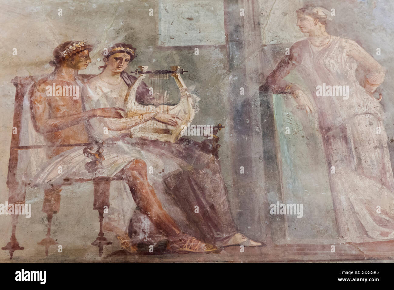 England, London, British Museum, Roman Empire Room, Roman Fresco eine Frau spielen, die Leier von Pompeji datiert 50-79 n. Chr. Stockfoto