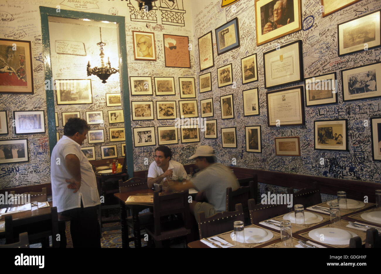 die Bar La Bodeguita del Medio in Havanna auf Kuba in der Karibik. Stockfoto