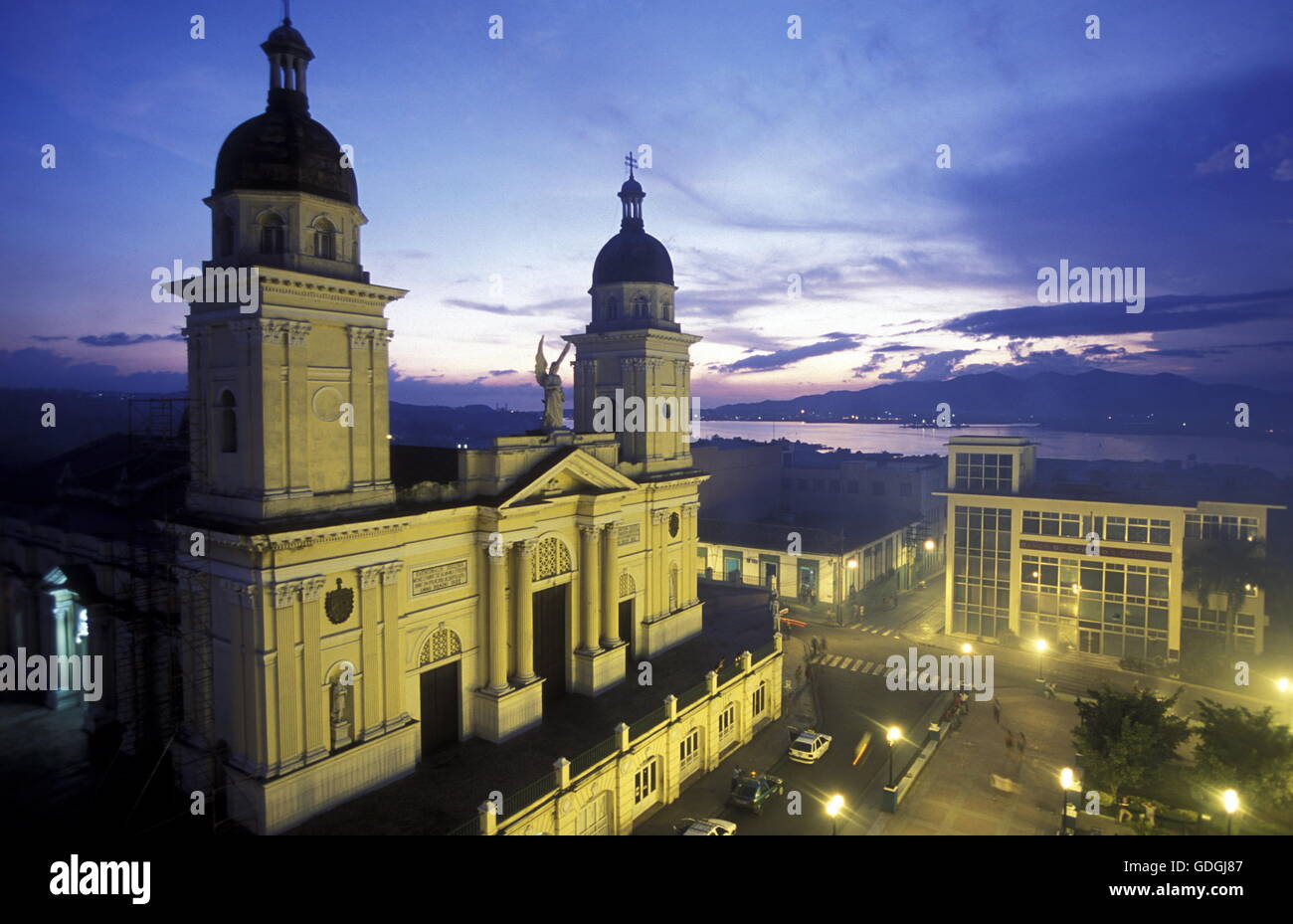 Die Kathedrale am Parque Cespedes in der Stadt Santiago De Cuba auf Kuba in der Karibik. Stockfoto