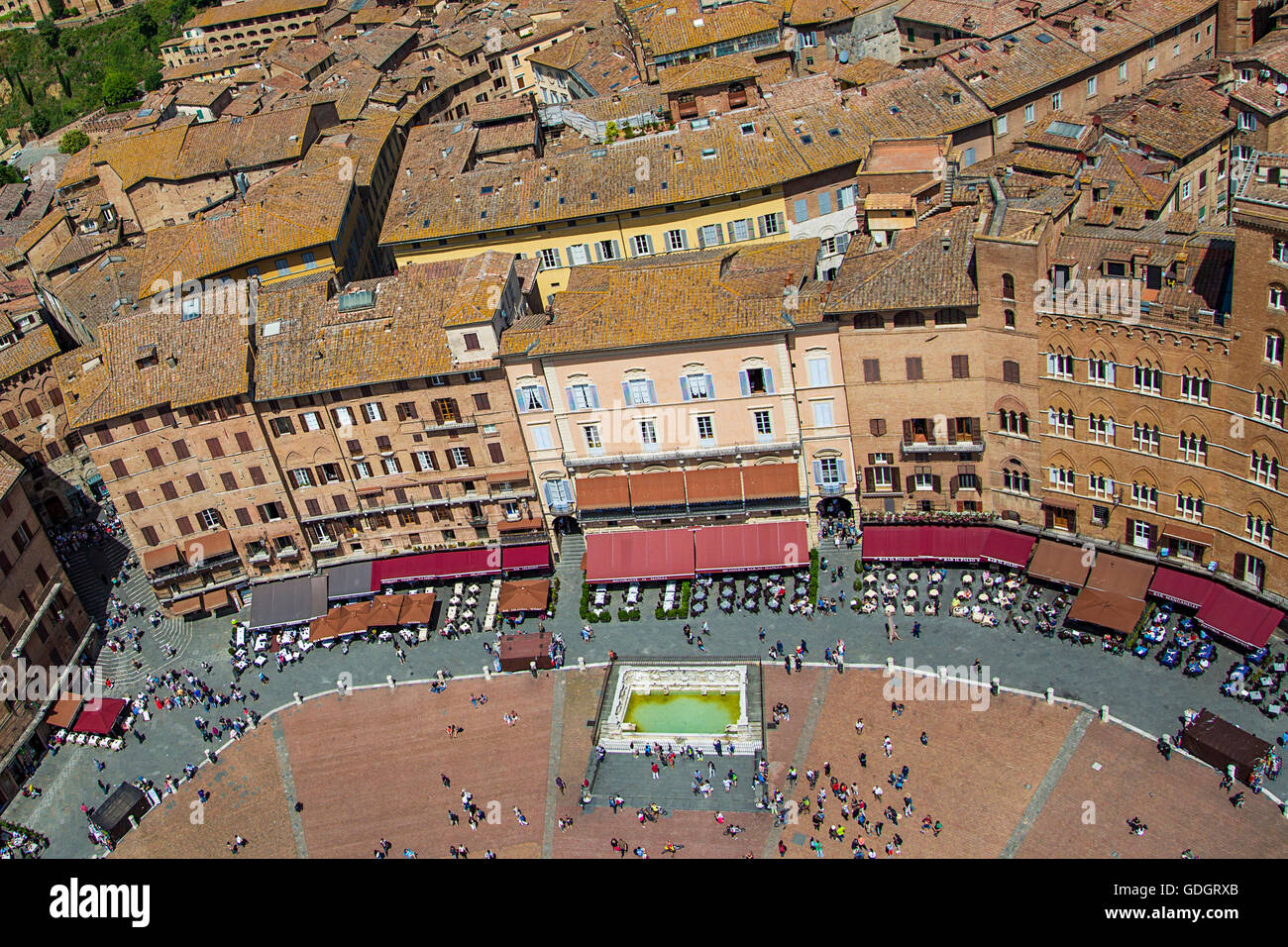 Nicht identifizierte Personen am Piazza del Campo in Siena, Italien Stockfoto