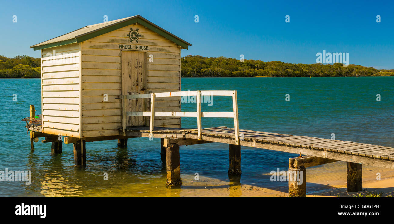 Maroochy River Boat House in der Nachmittagssonne in Maroochydore, Sunshine Coast Stockfoto