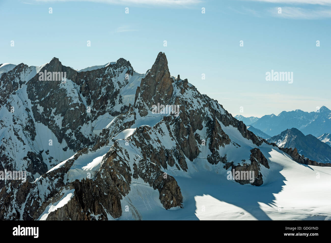 Morgenlicht in den Alpen, Le Dent du Geant und Valle Blanche Stockfoto