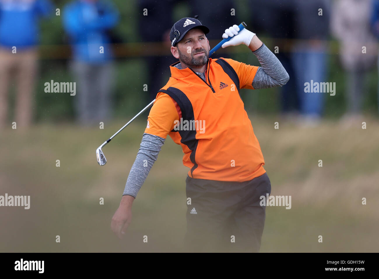 Spaniens Sergio Garcia spielt abseits der Fairways bei Tag drei der The Open Championship 2016 im Royal Troon Golf Club, South Ayrshire. PRESSEVERBAND Foto. Bild Datum: Samstag, 16. Juli 2016. Vgl. PA Geschichte GOLF Open. Bildnachweis sollte lauten: David Davies/PA Wire. Einschränkungen: Nur zur redaktionellen Verwendung. Keine kommerzielle Nutzung. Standbild-Gebrauch bestimmt. Die Open Championship Logo und klare Verbindung zu The Open Website (TheOpen.com) auf Website-Veröffentlichung enthalten sein. Rufen Sie + 44 (0) 1158 447447 für weitere Informationen. Stockfoto