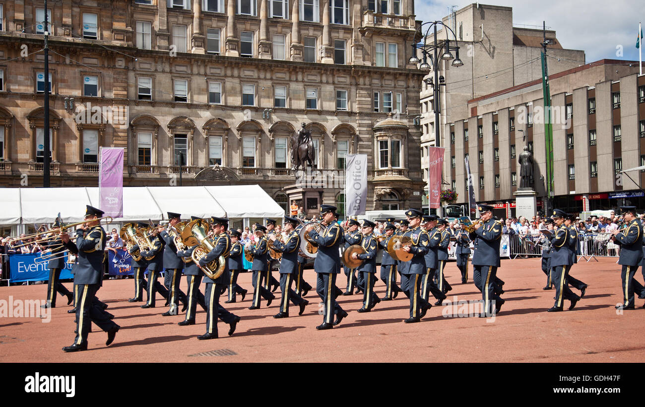 Die Royal Air Force Band (UK) marschieren und Auftritten in George Square, Central Glasgow, als Teil der Piping Live! Festival. Stockfoto