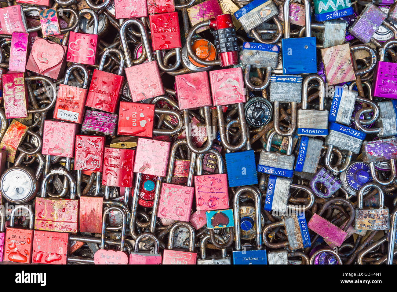 Toronto, Kanada - 1. Juli 2016: Liebe Schlösser in der Distillery District. Stockfoto