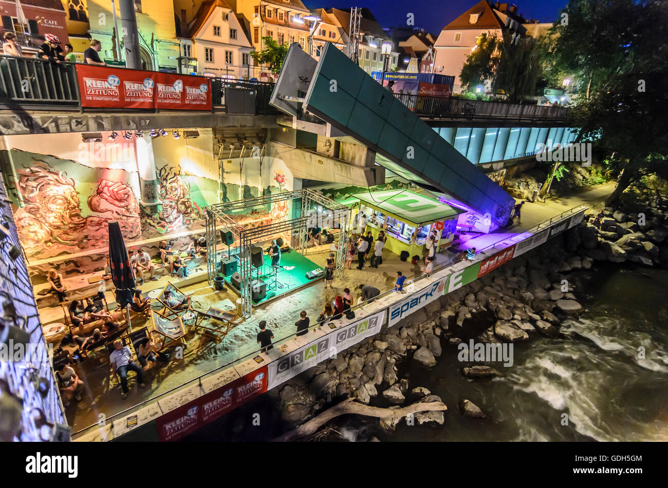 Graz: Stadtstrand am Fluss Mur, Musikshow, Region Graz, Steiermark, Steiermark, Österreich Stockfoto